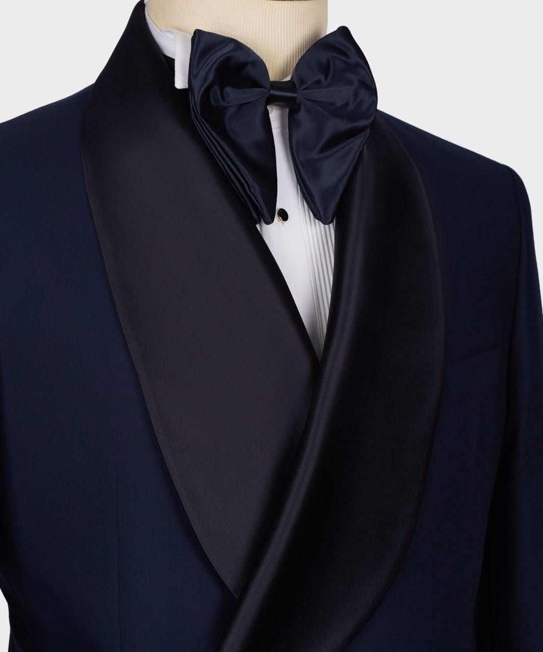 Classic Tuxedo Suit - Image 4