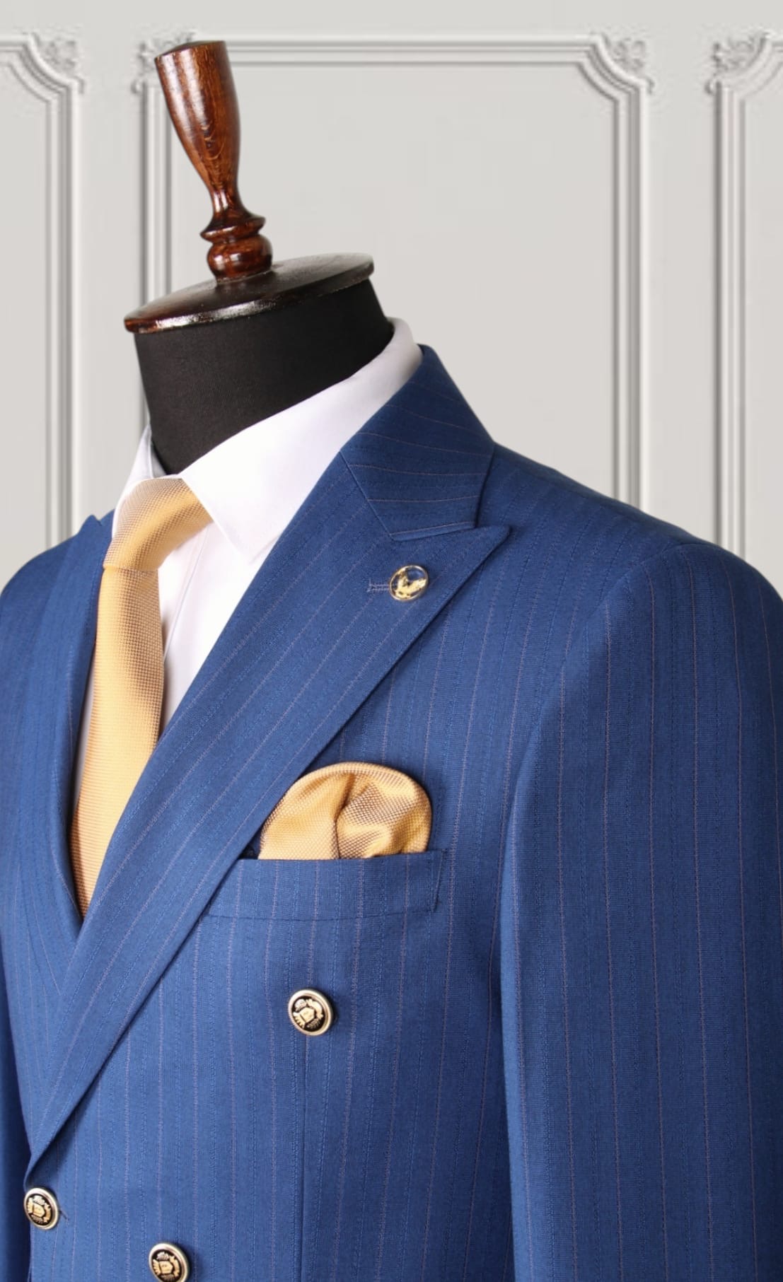 Classic Double-Breasted Suit - Image 2