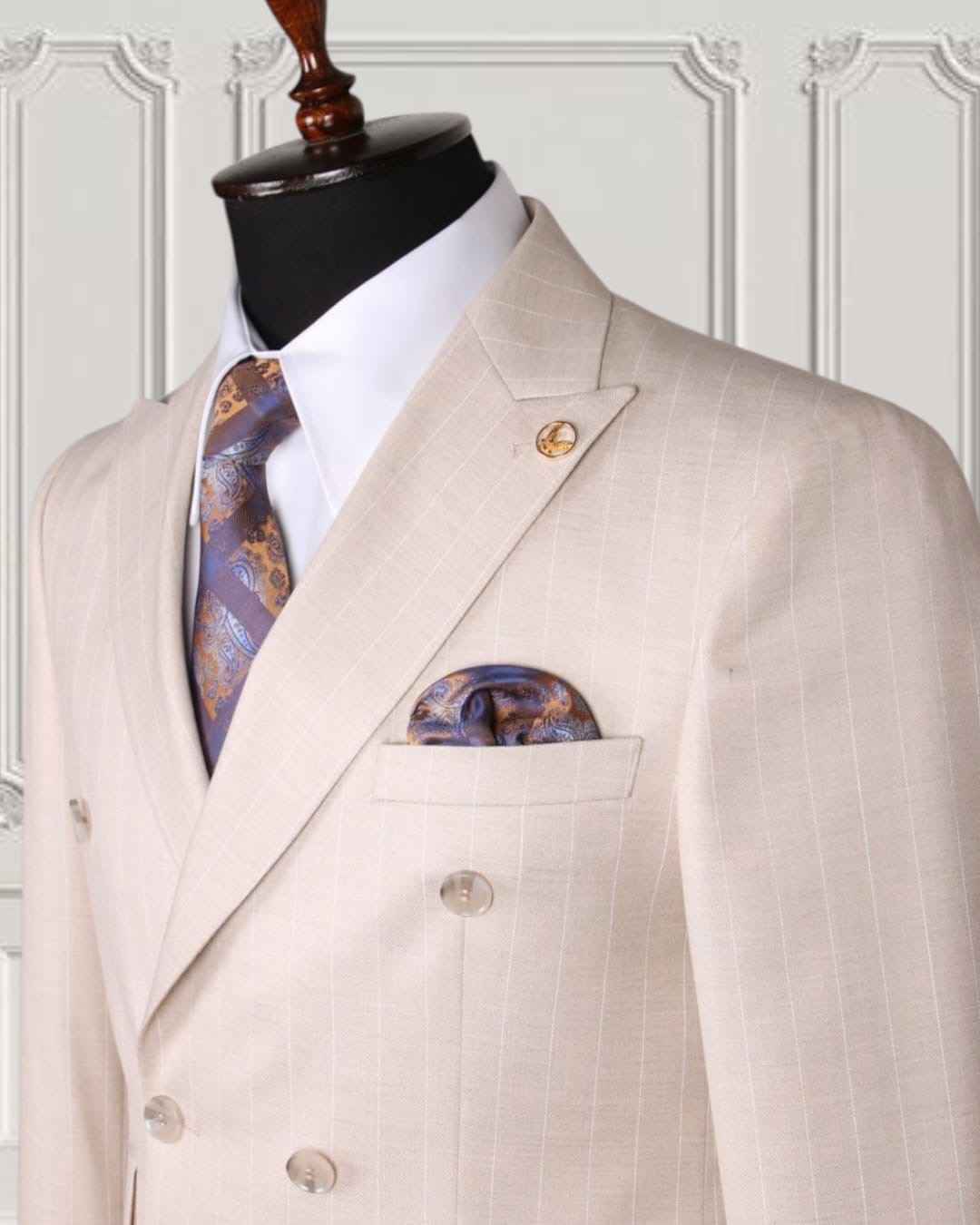 Classic Double-breasted Suit - Image 2